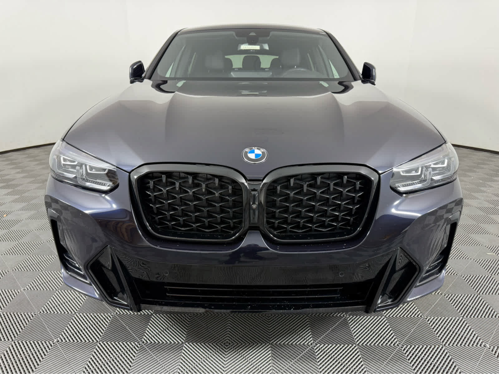 Certified 2025 BMW X4 xDrive30i w/ Premium Package AWD/4WD image 8