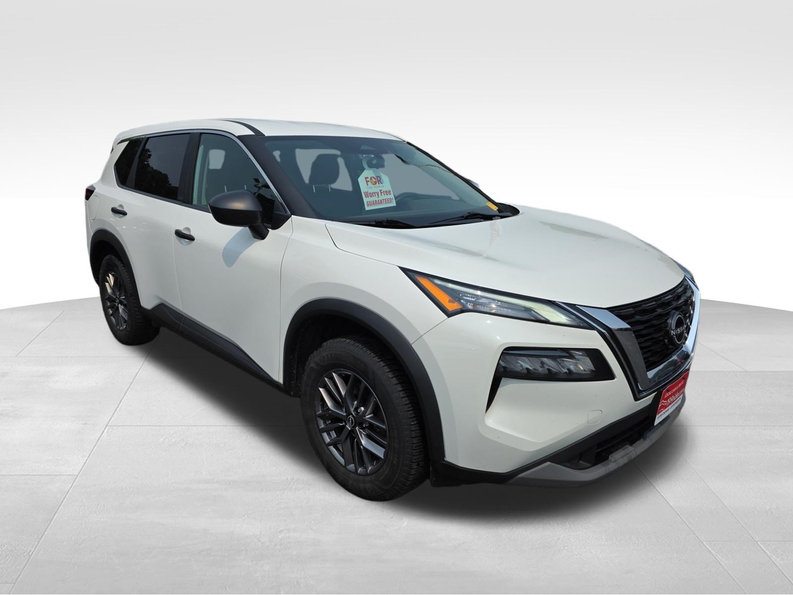 Used 2023 Nissan Rogue S AWD/4WD image 2
