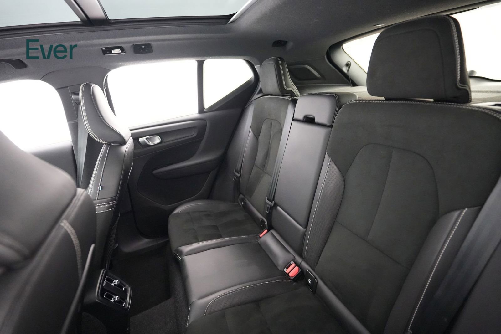 Used 2021 Volvo XC40 P8 Recharge w/ Advanced Package image 24