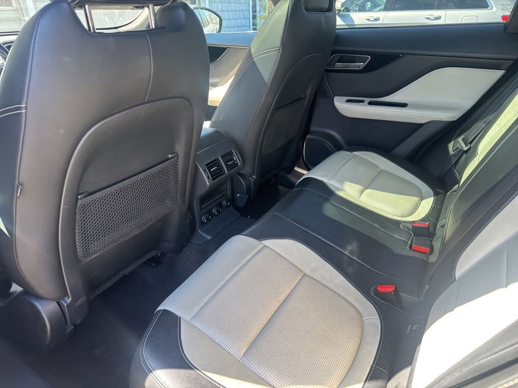 Used 2017 Jaguar F-PACE R-Sport image 29