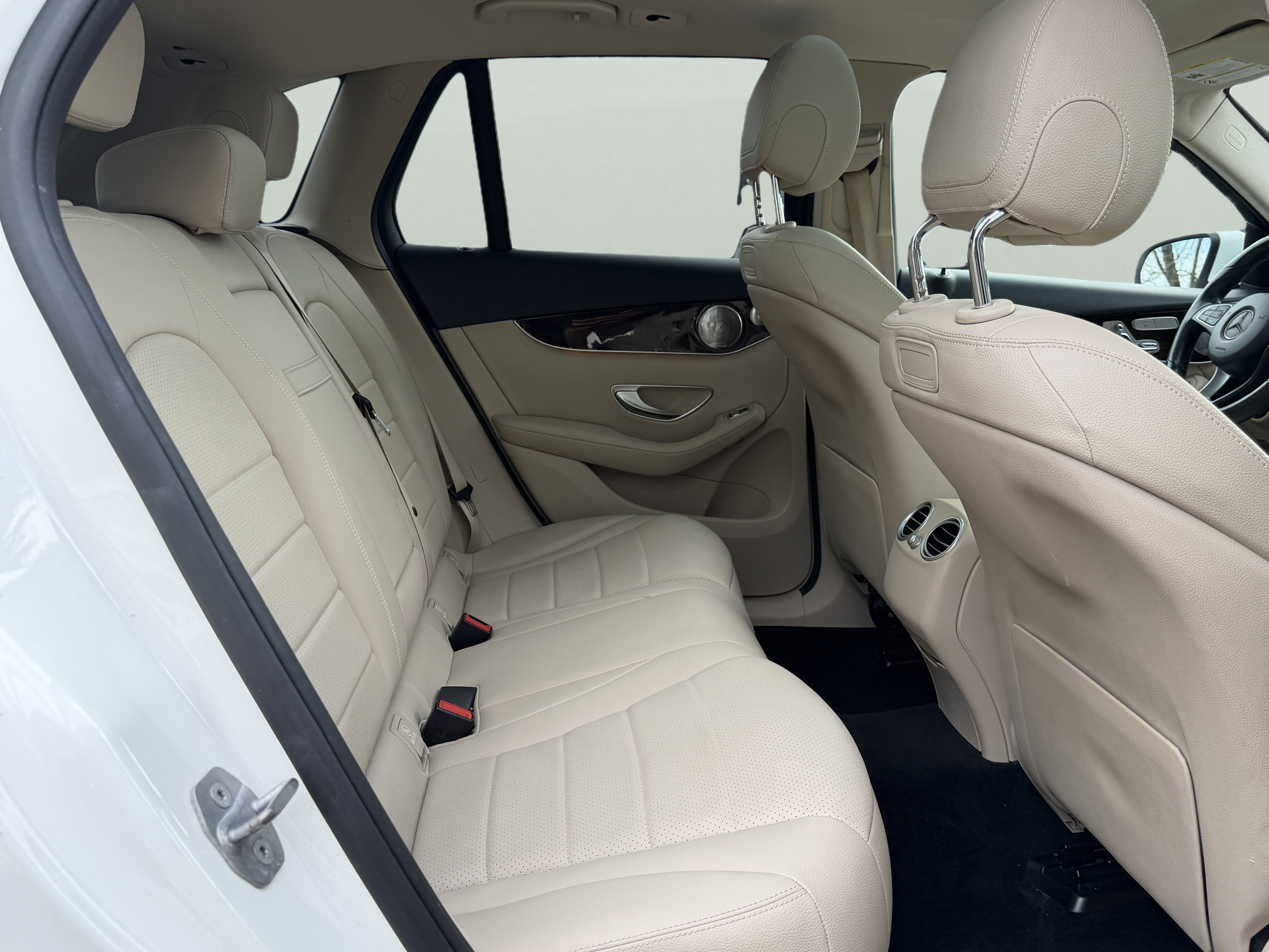 Used 2019 Mercedes-Benz GLC 300 4MATIC w/ Multimedia Package image 38