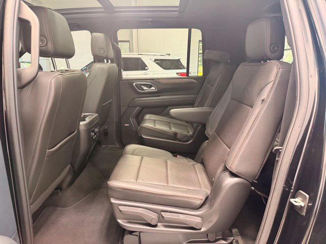 Used 2024 Chevrolet Suburban High Country AWD/4WD image 23