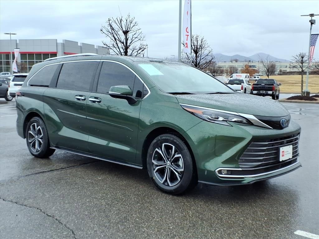 Certified 2025 Toyota Sienna Platinum image 2