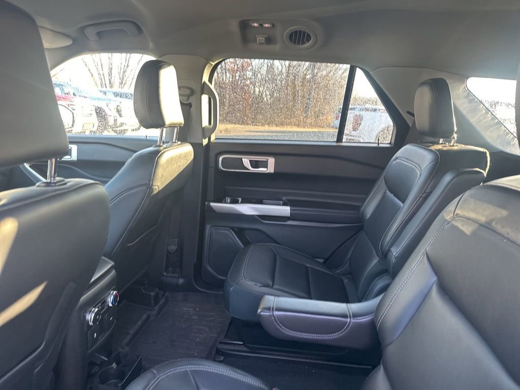 Used 2022 Ford Explorer XLT w/ Equipment Group 202A image 10