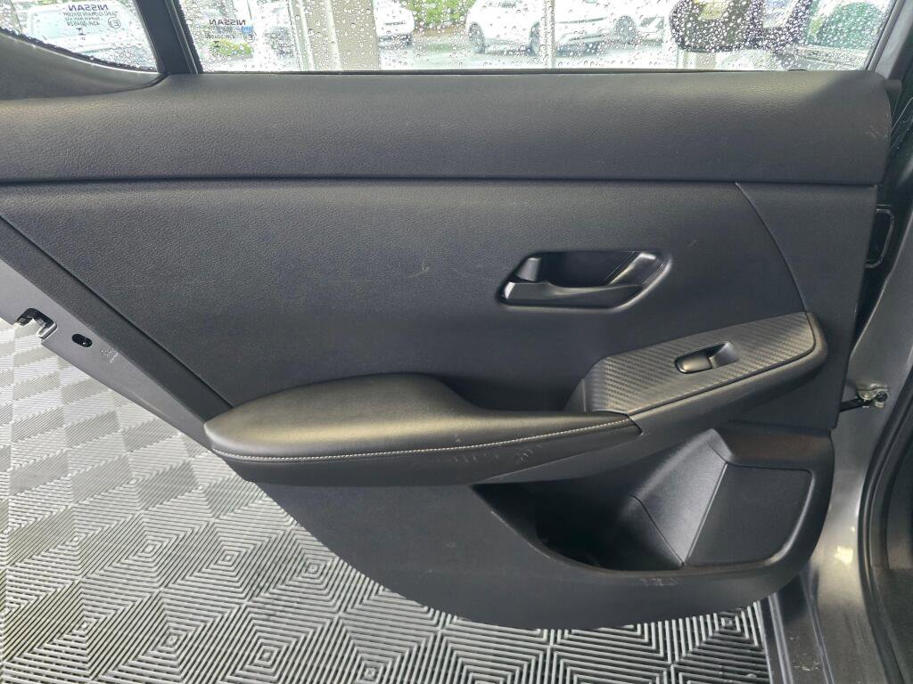 Used 2024 Nissan Sentra SV FWD image 36