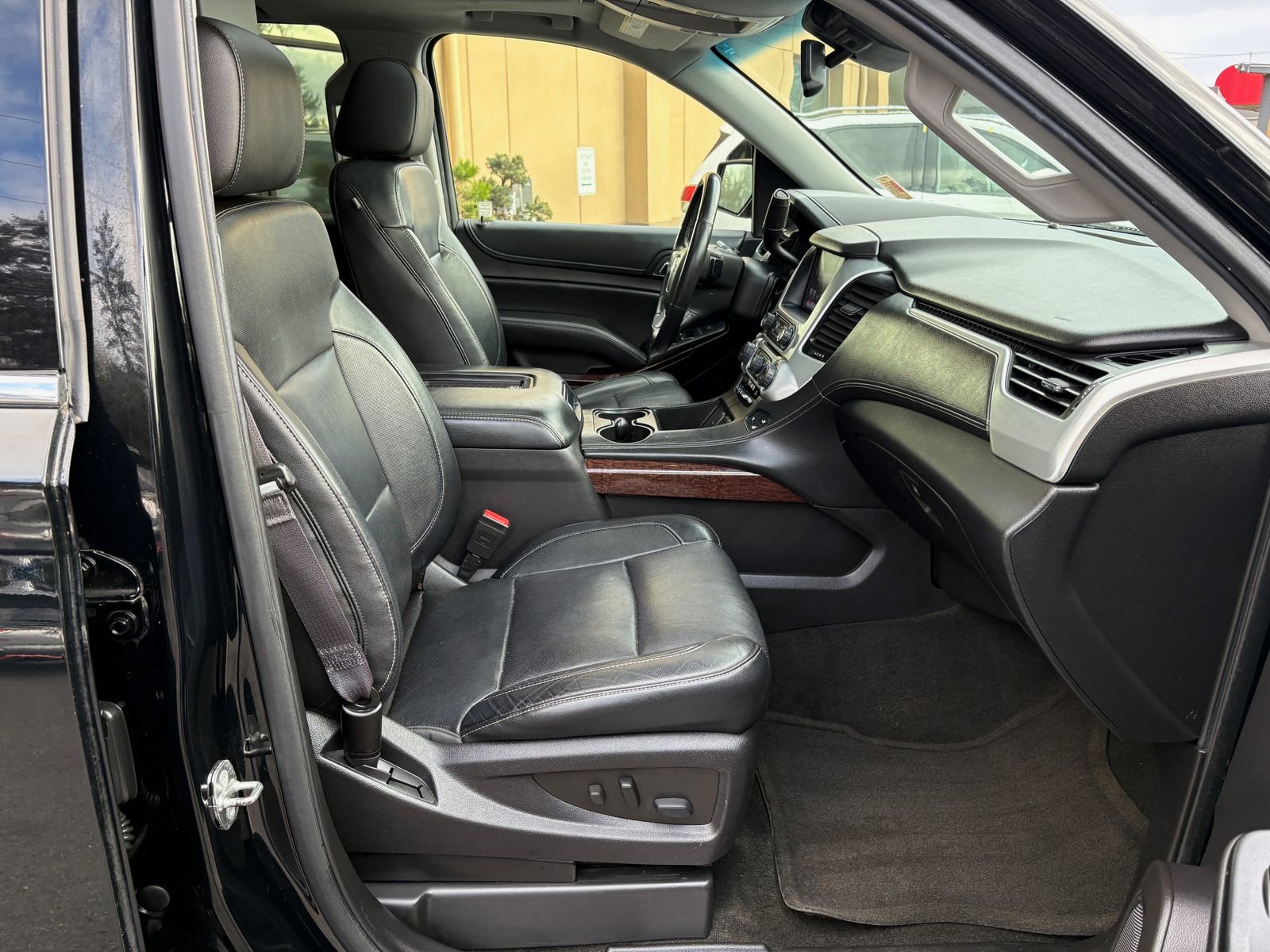 Used 2016 GMC Yukon XL SLT w/ Open Road Package AWD/4WD image 30