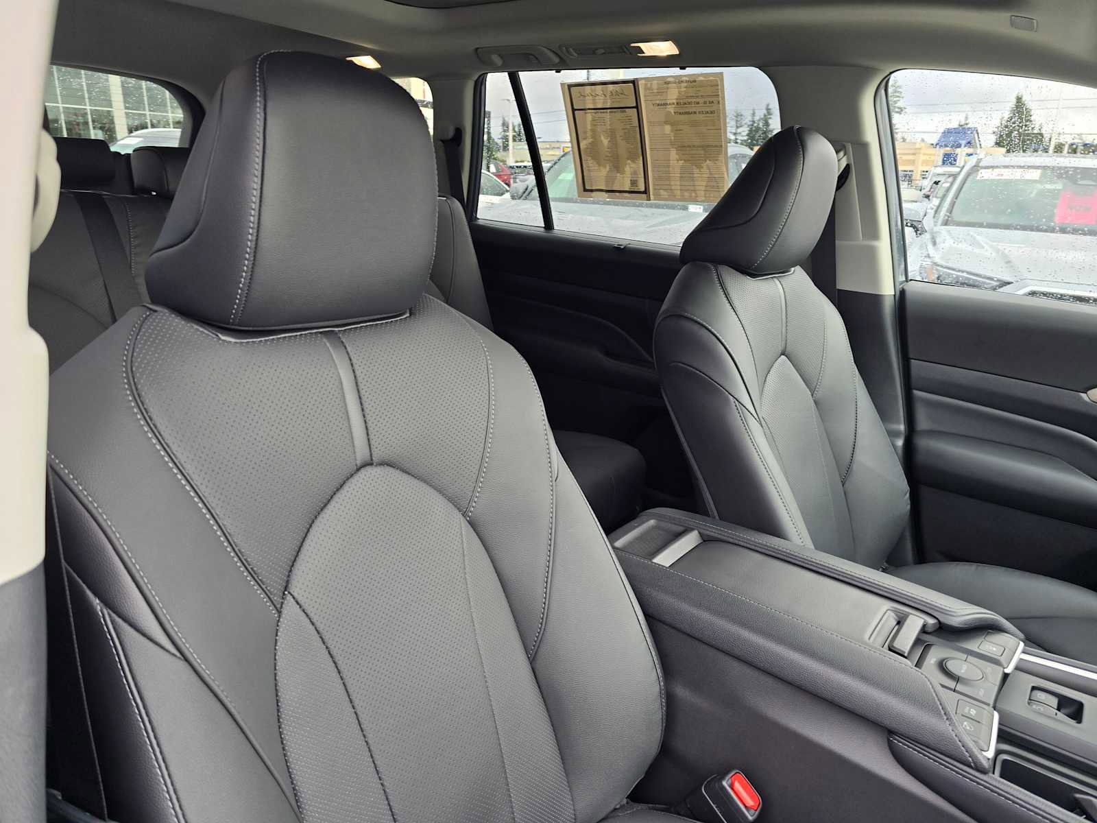 Used 2025 Toyota Grand Highlander Limited image 13