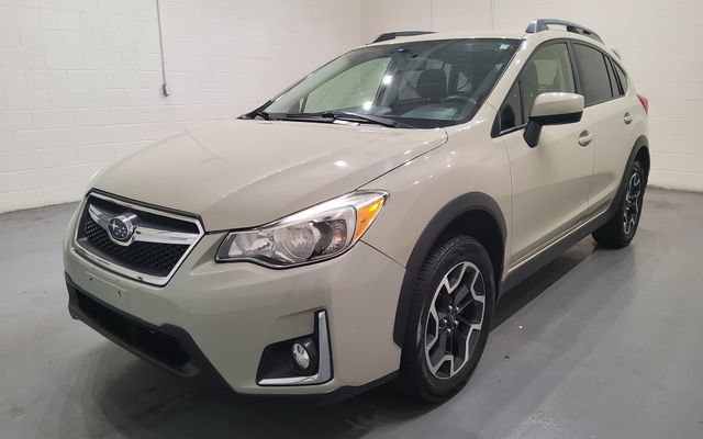 Used 2017 Subaru Crosstrek 2.0i Premium AWD/4WD image 3
