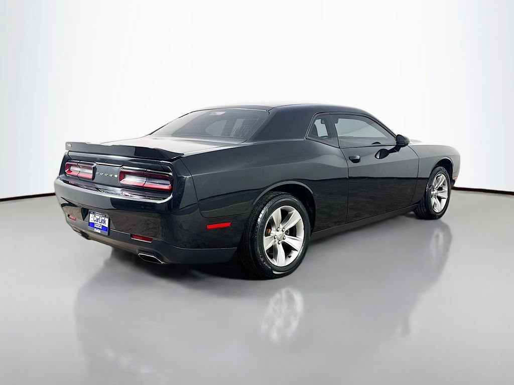 Used 2016 Dodge Challenger SXT RWD image 8