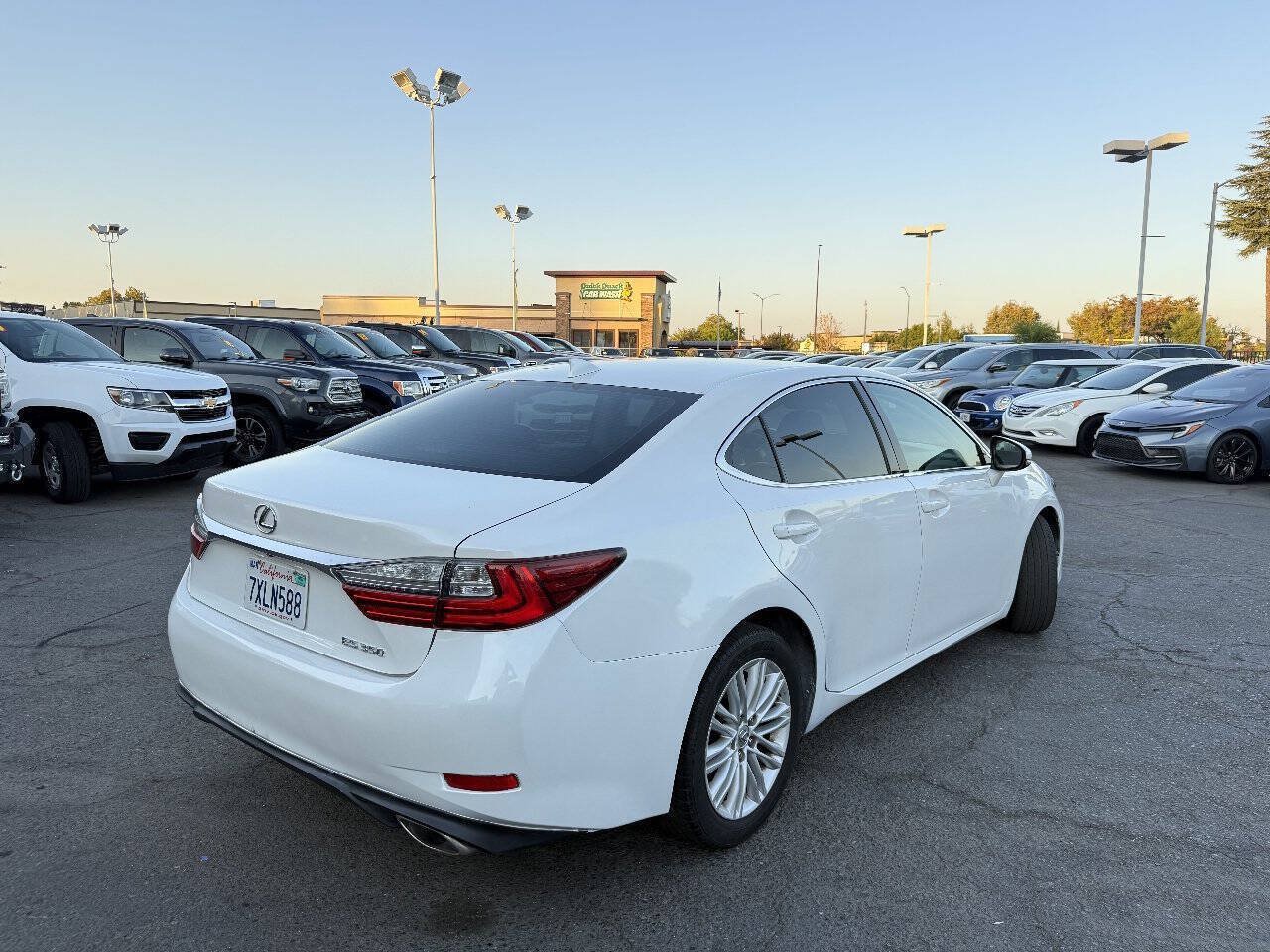 Used 2017 Lexus ES 350 FWD image 8