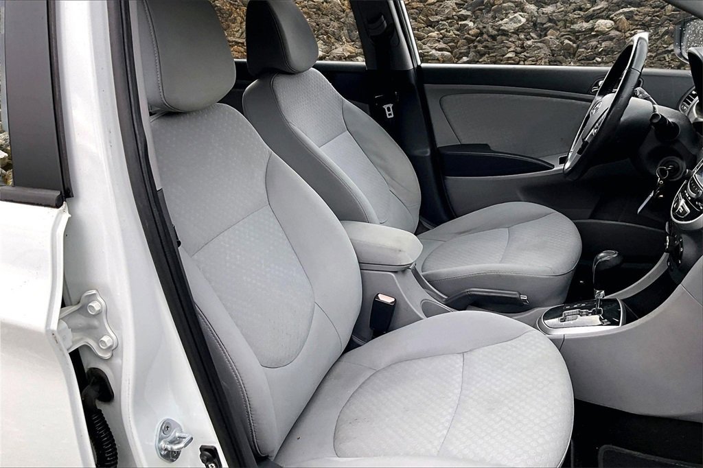 Used 2012 Hyundai Accent SE image 7