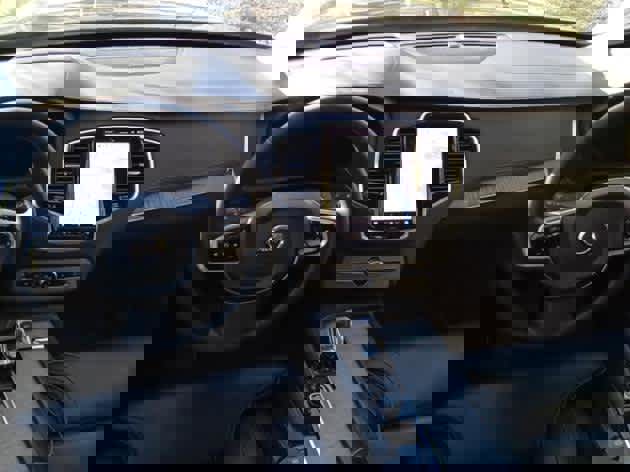 Certified 2024 Volvo XC90 T8 Ultimate w/ Protection Package Premier image 6