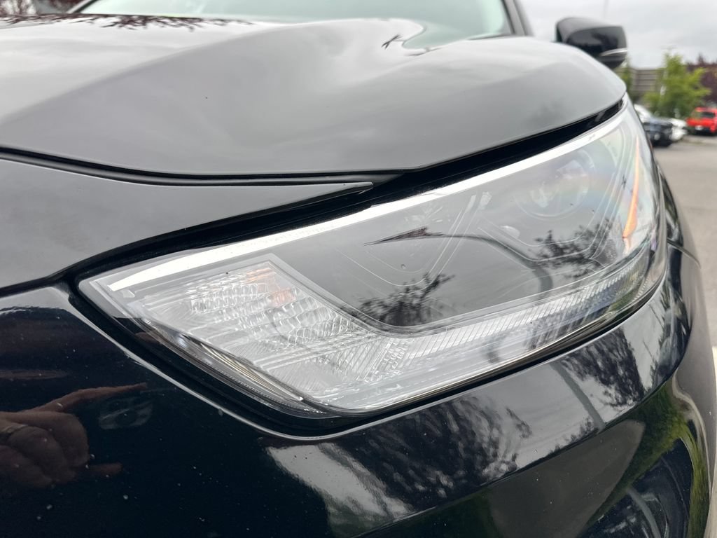 Used 2021 Toyota Highlander LE AWD/4WD image 9