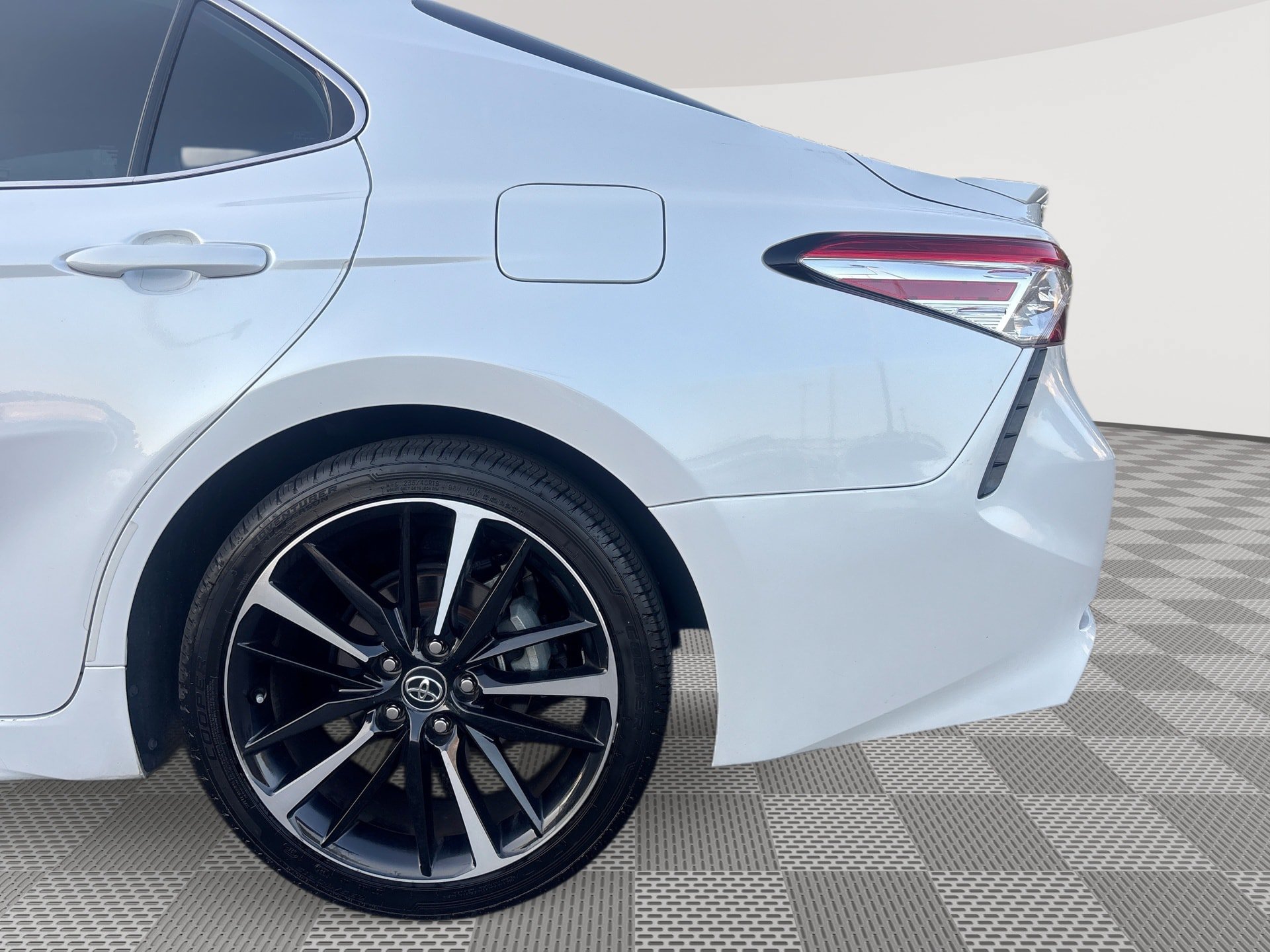 Used 2020 Toyota Camry XSE FWD image 29