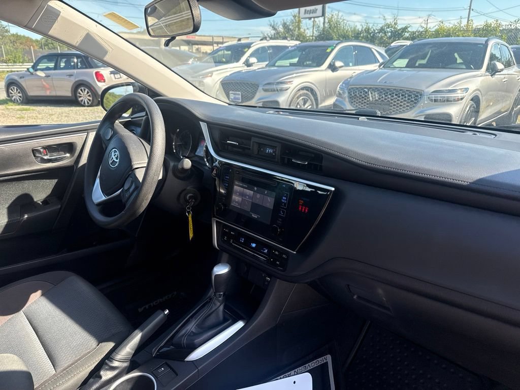 Used 2018 Toyota Corolla LE FWD image 16