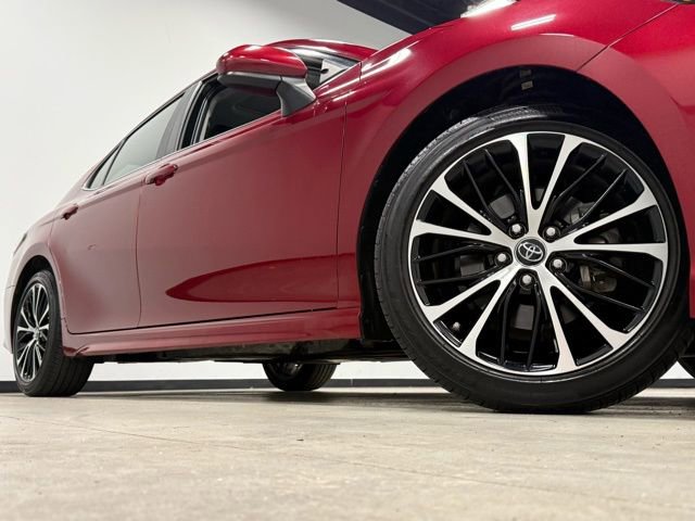 Used 2018 Toyota Camry SE w/ Moonroof Package image 3