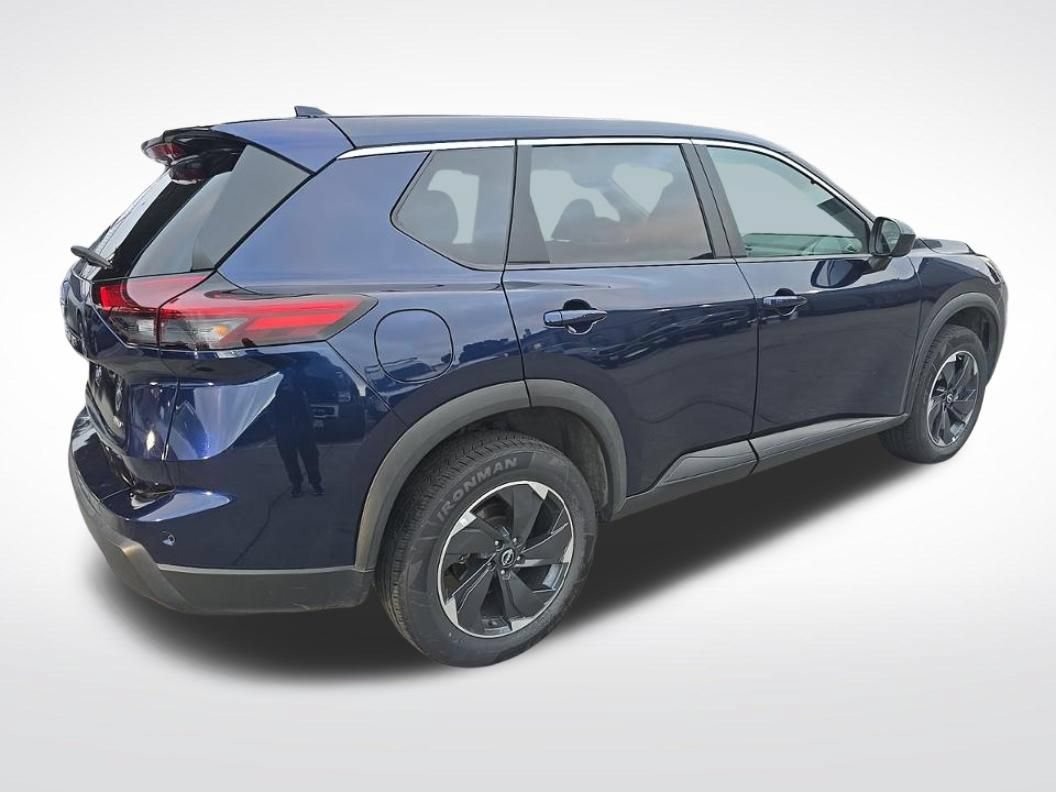 Used 2025 Nissan Rogue SV AWD/4WD image 2