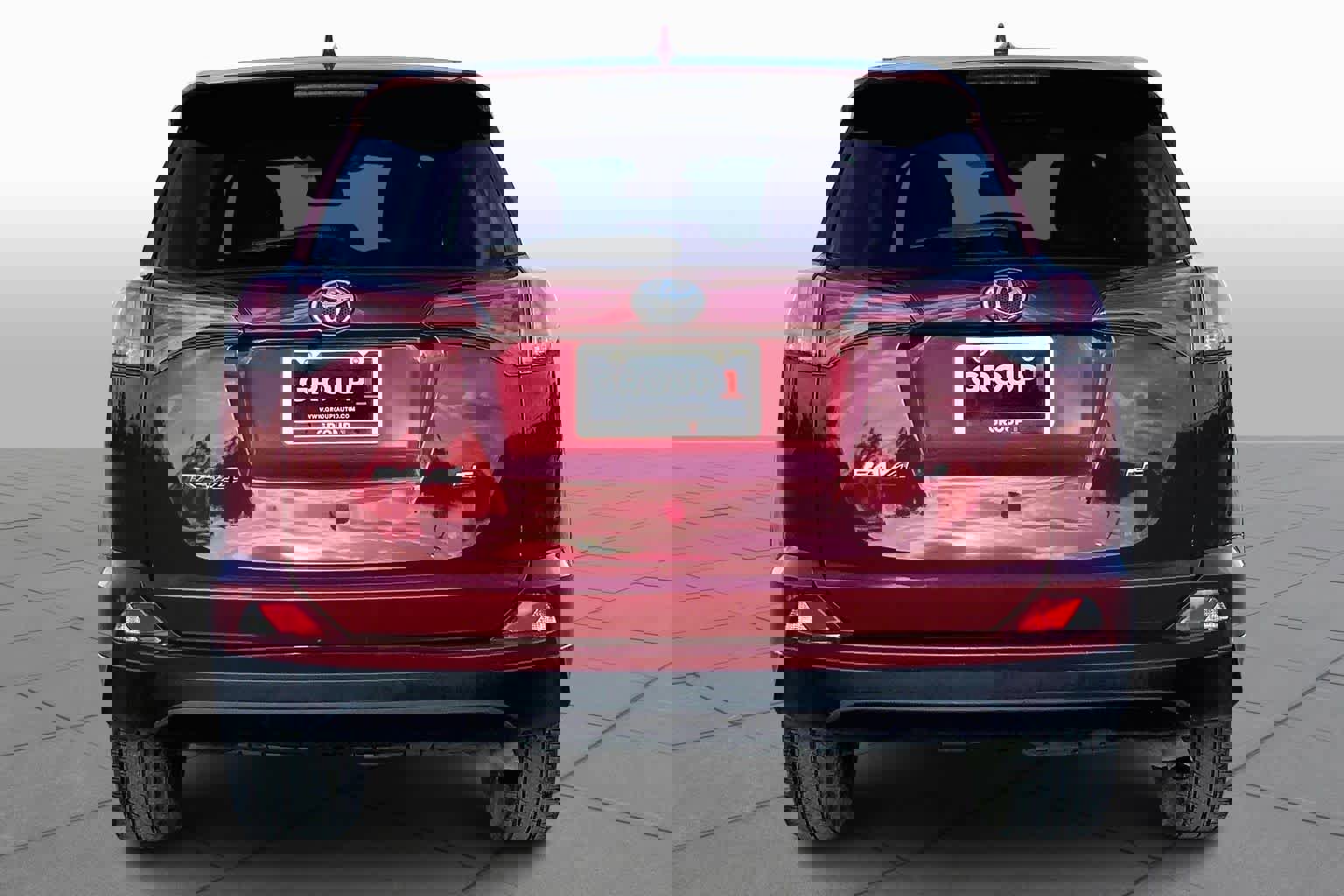 Used 2018 Toyota RAV4 LE image 4