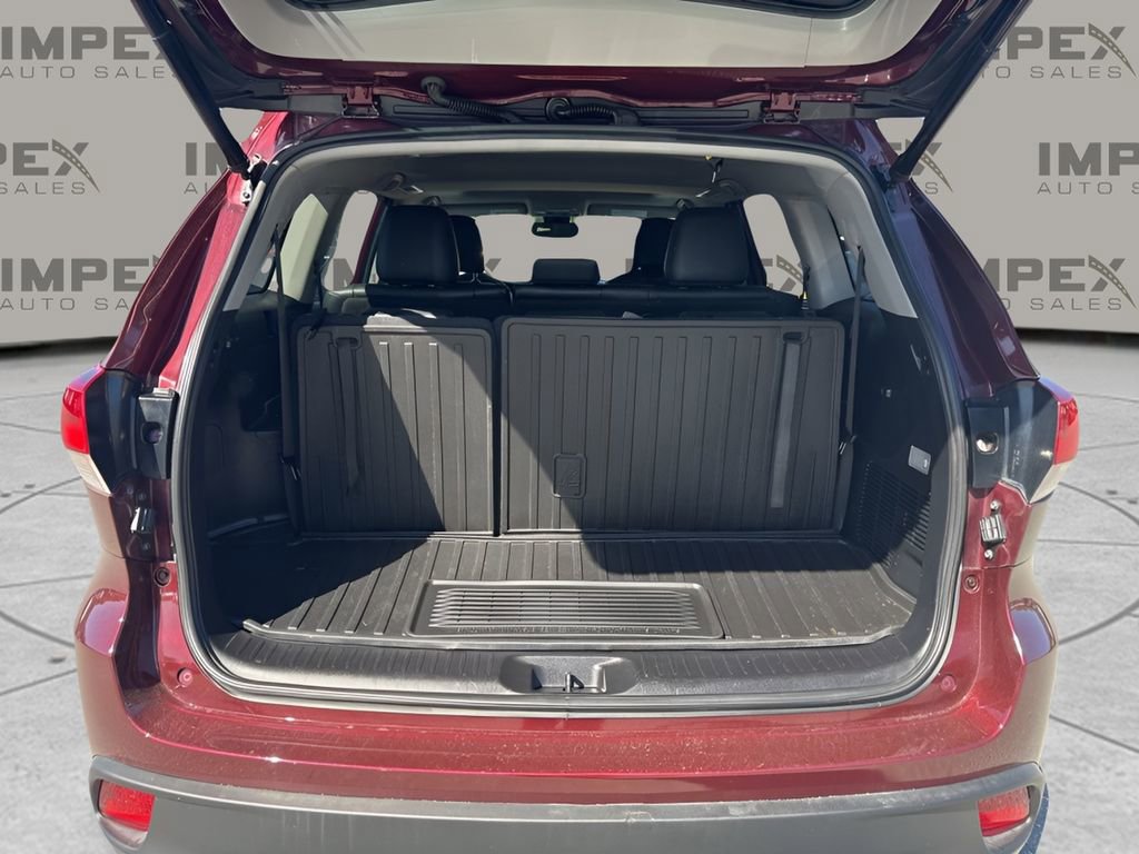Used 2019 Toyota Highlander XLE FWD image 30