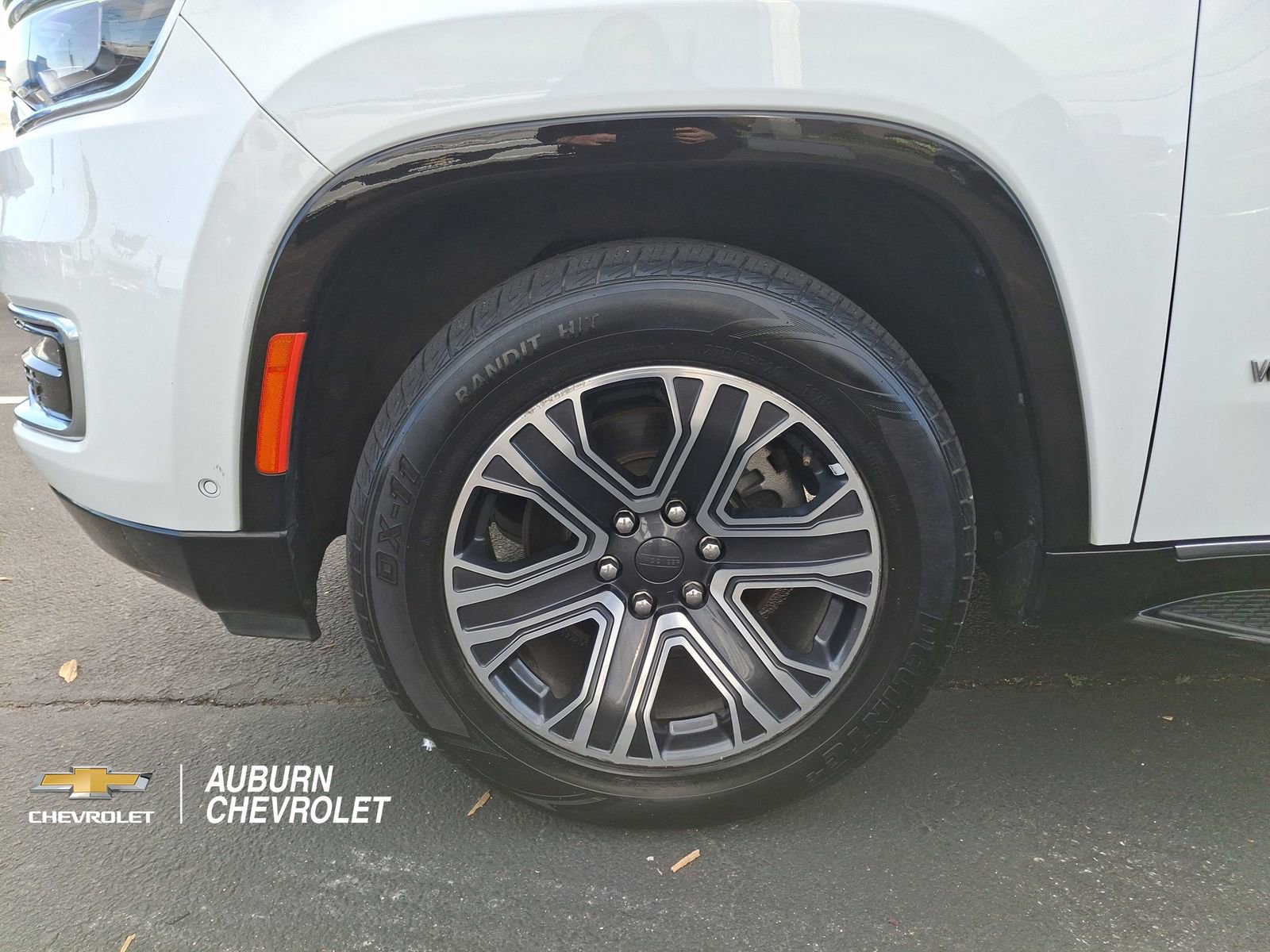 Used 2023 Jeep Wagoneer L Series II AWD/4WD image 29