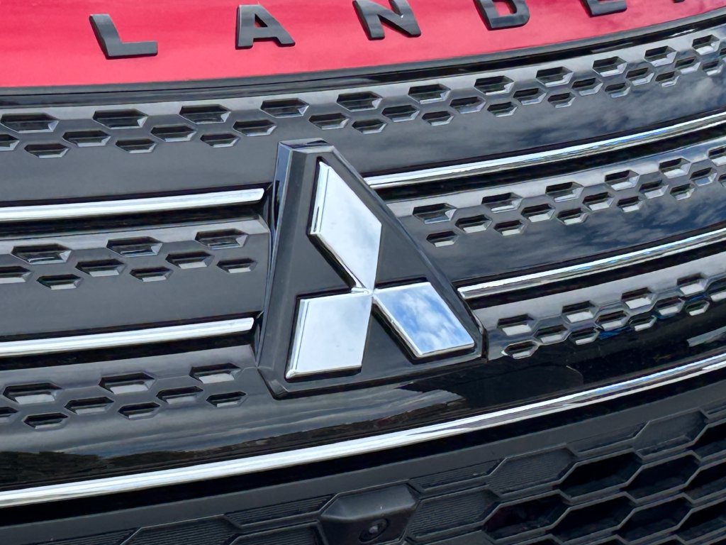 Used 2025 Mitsubishi Outlander 4WD Plug-In Hybrid image 10