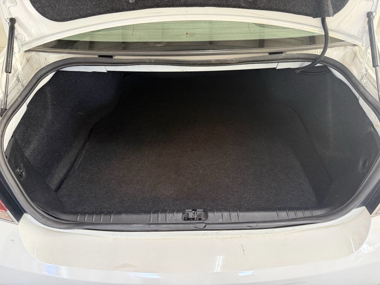 Used 2011 Chevrolet Impala LS image 9
