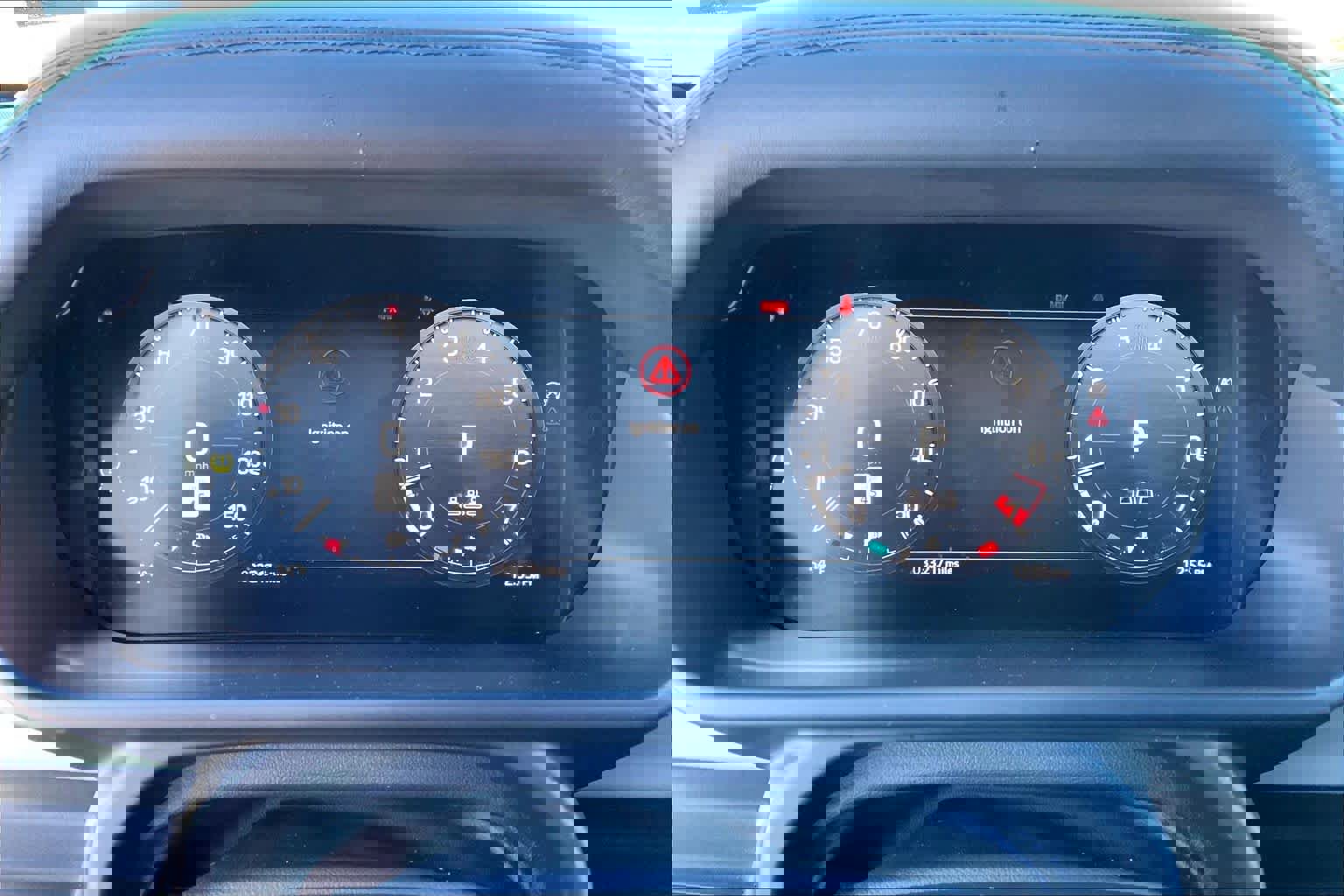 Used 2024 Land Rover Defender 110 SE image 25