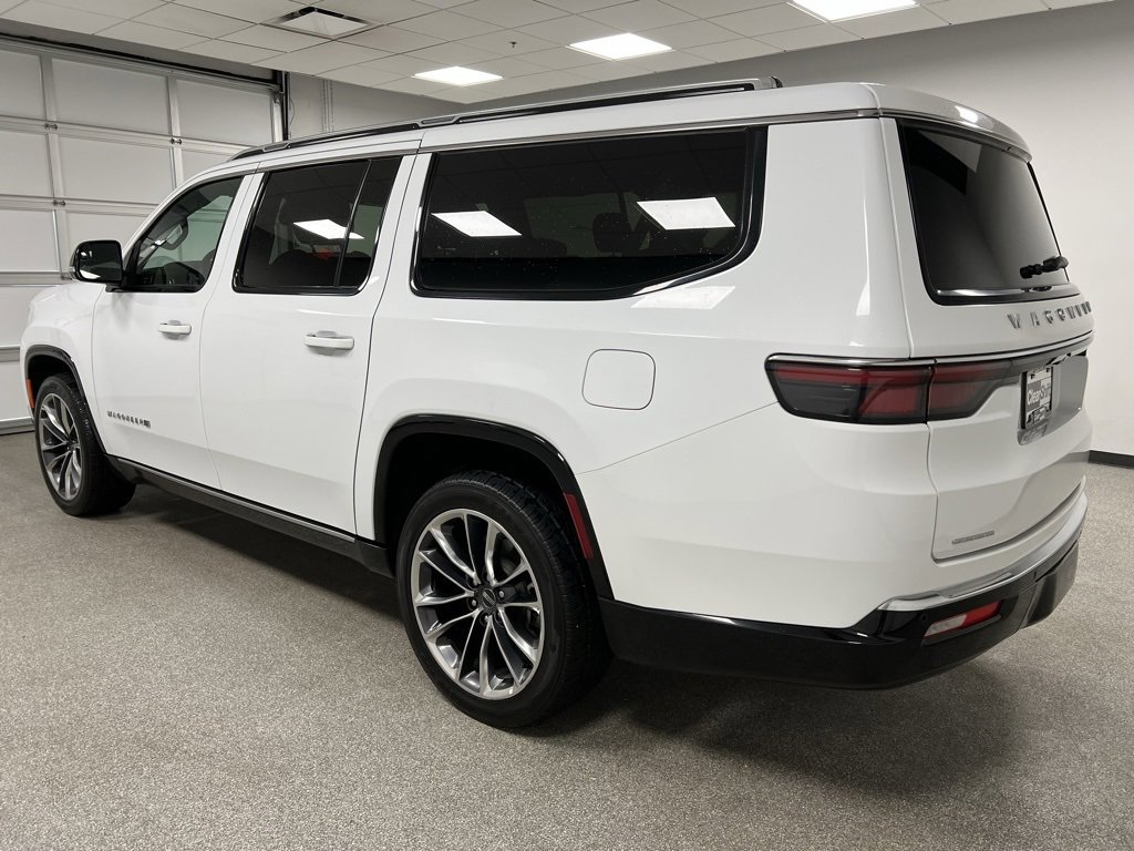 Used 2023 Jeep Wagoneer L Series III w/ Premium Group I image 9