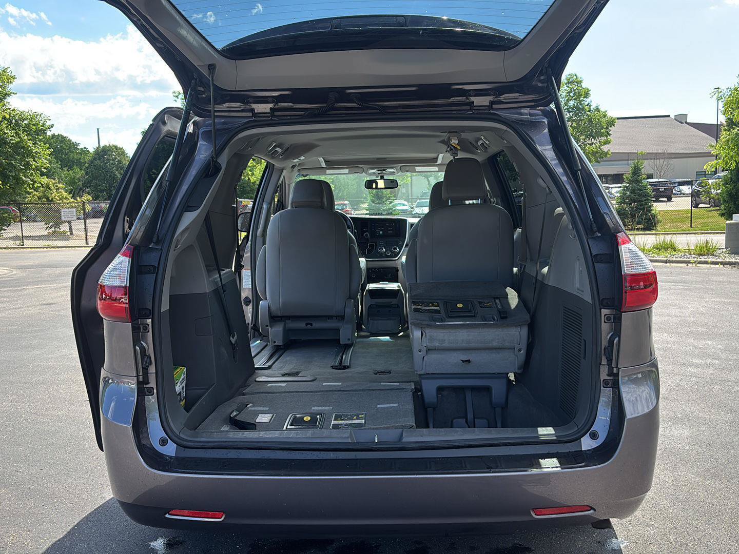 Used 2015 Toyota Sienna XLE AWD/4WD image 13