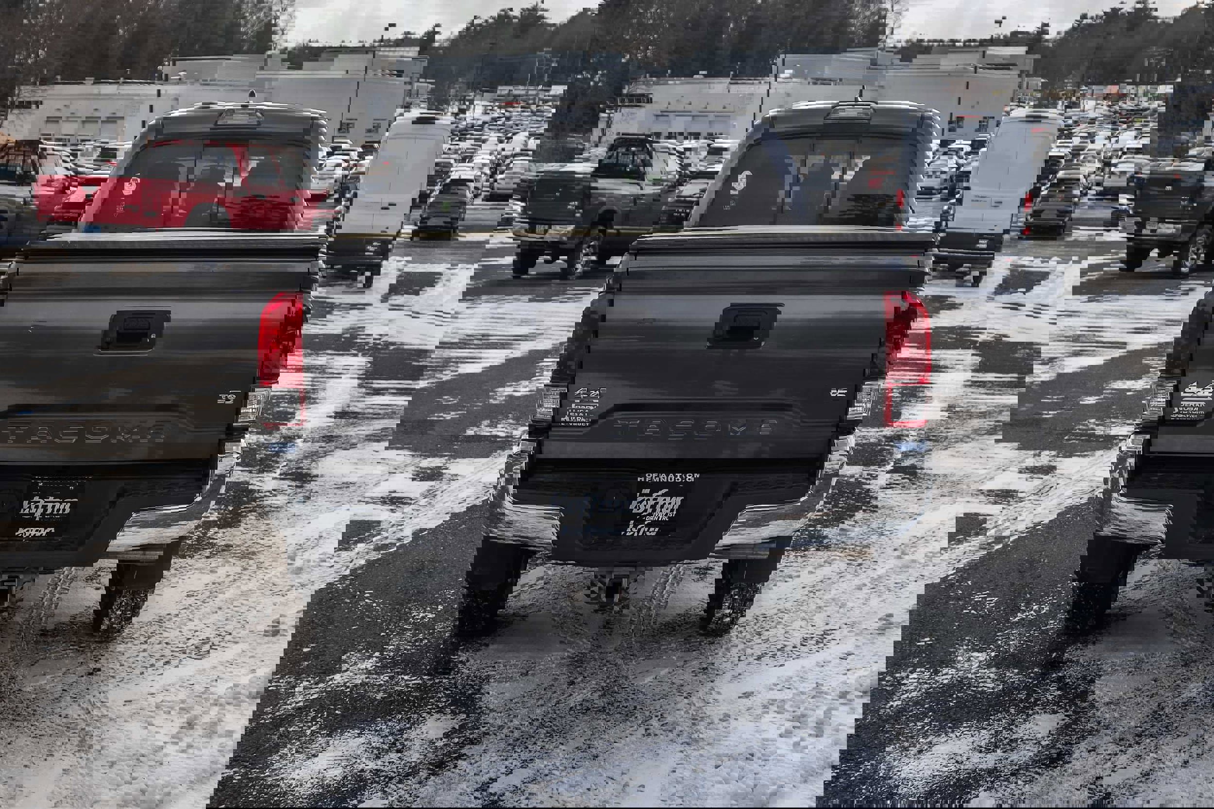 Used 2017 Toyota Tacoma SR5 image 5