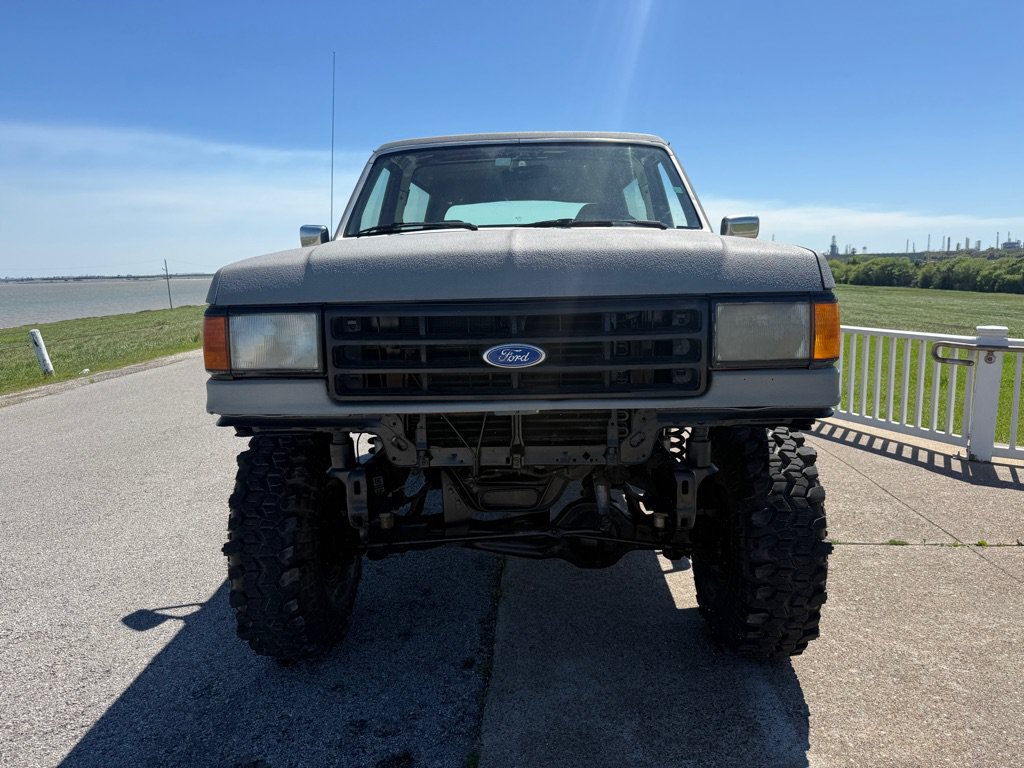 Used 1989 Ford Bronco AWD/4WD image 2