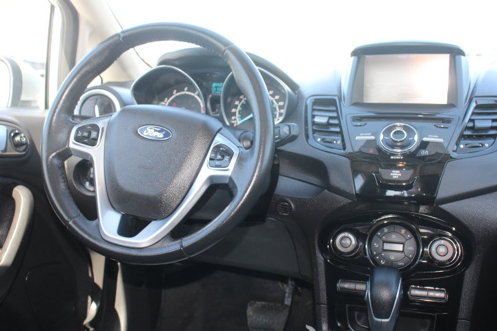 Used 2014 Ford Fiesta Titanium FWD image 21