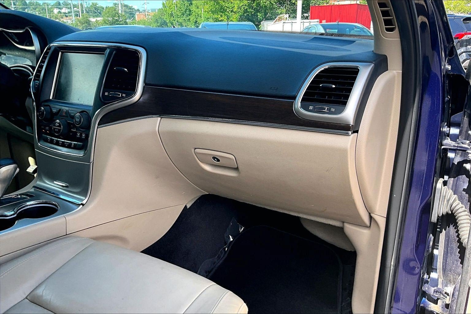 Used 2017 Jeep Grand Cherokee Limited AWD/4WD image 15