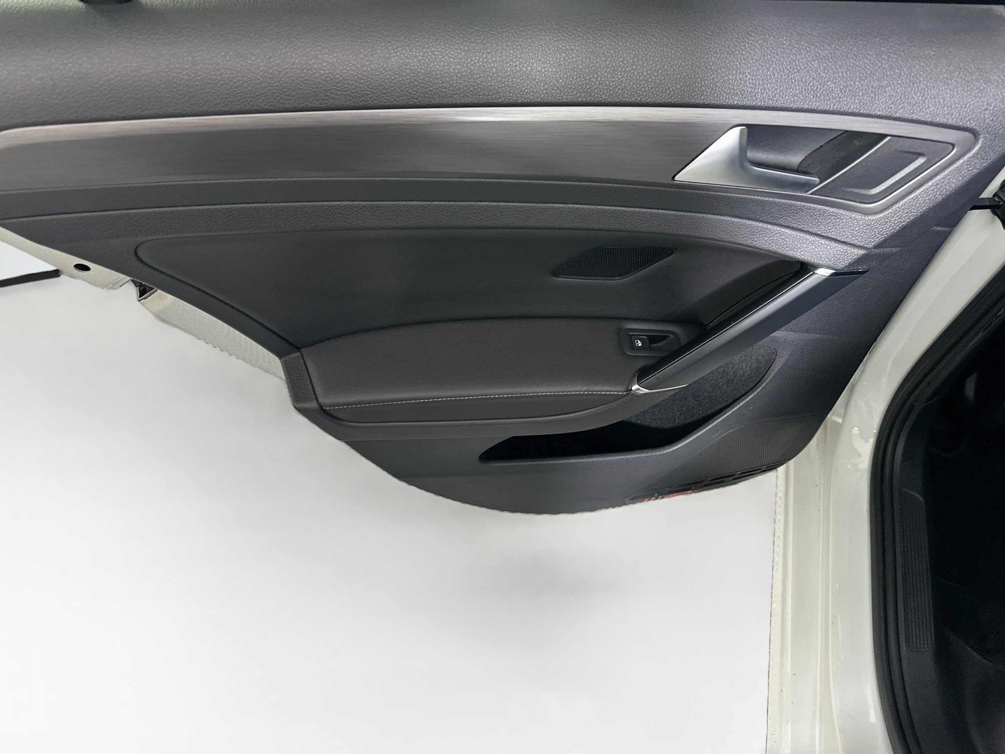 Used 2020 Volkswagen Golf 4-Door FWD image 26