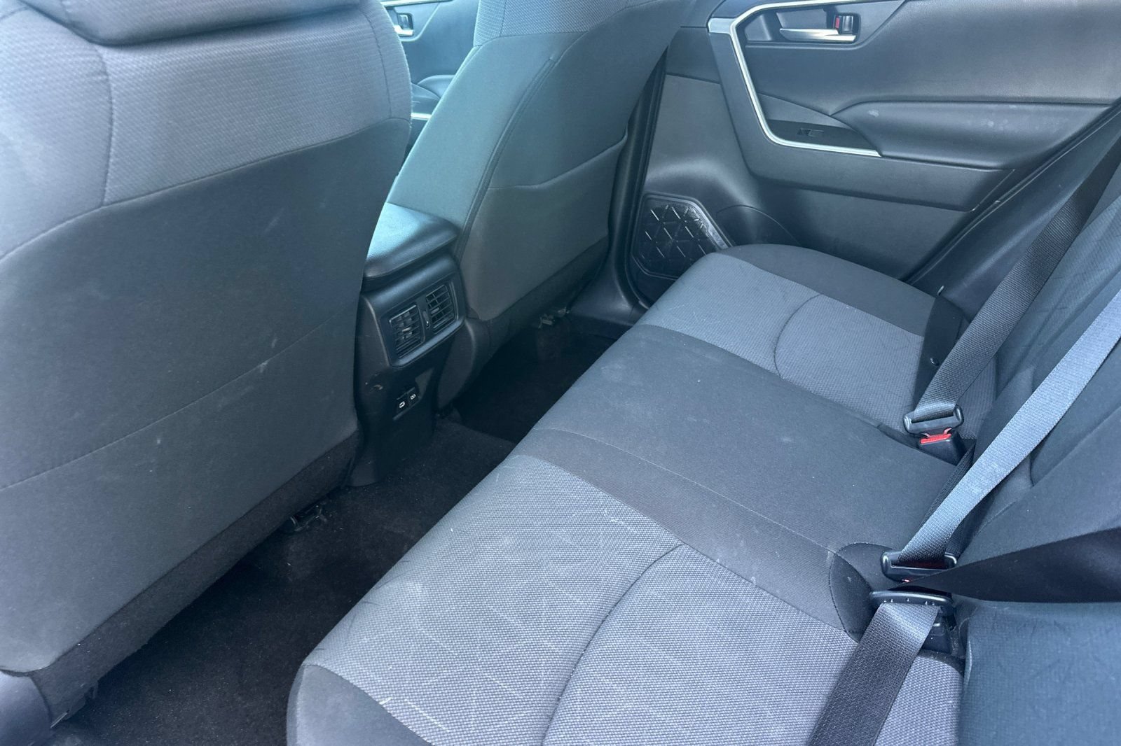 Used 2025 Toyota RAV4 XLE FWD image 14