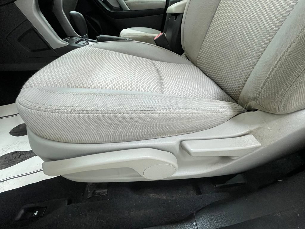 Used 2014 Subaru Forester 2.5i AWD/4WD image 12