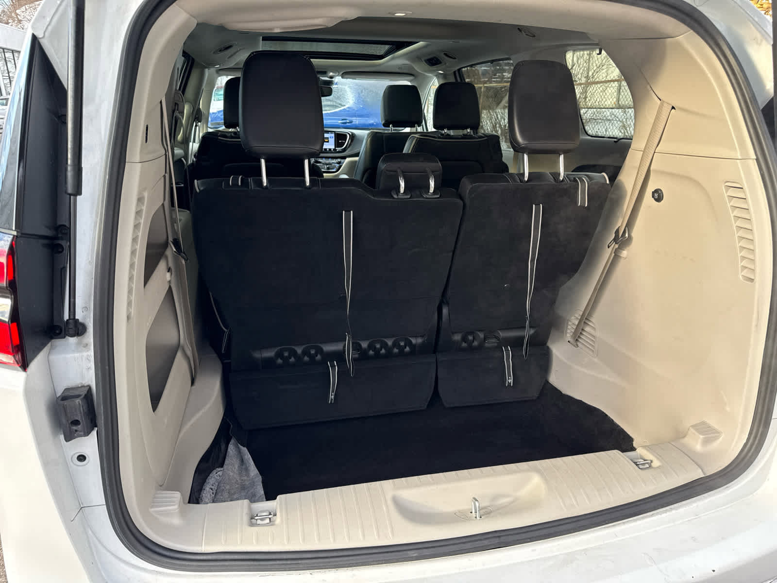 Used 2024 Chrysler Pacifica Limited image 27