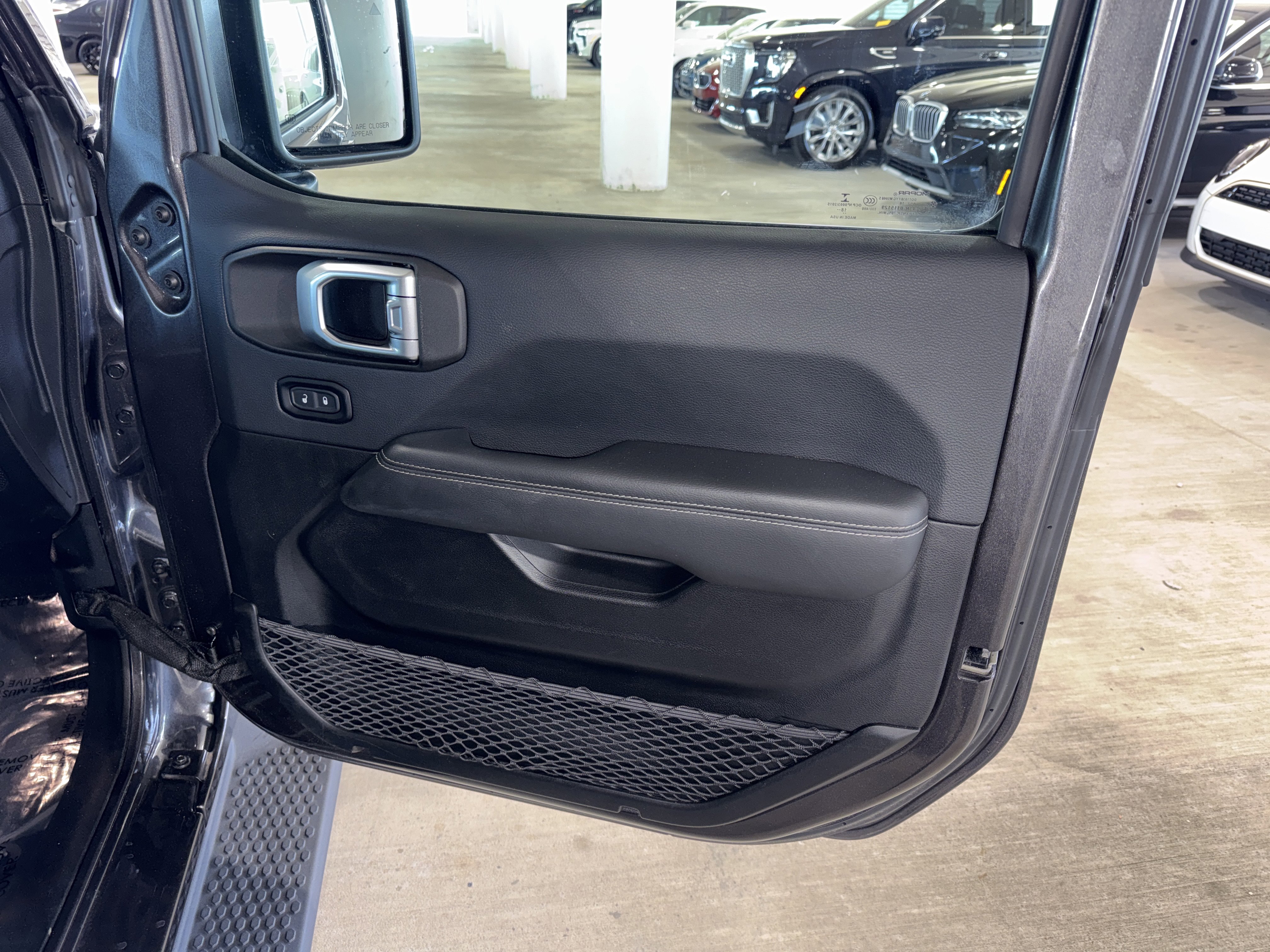 Used 2019 Jeep Wrangler Unlimited Sahara image 9
