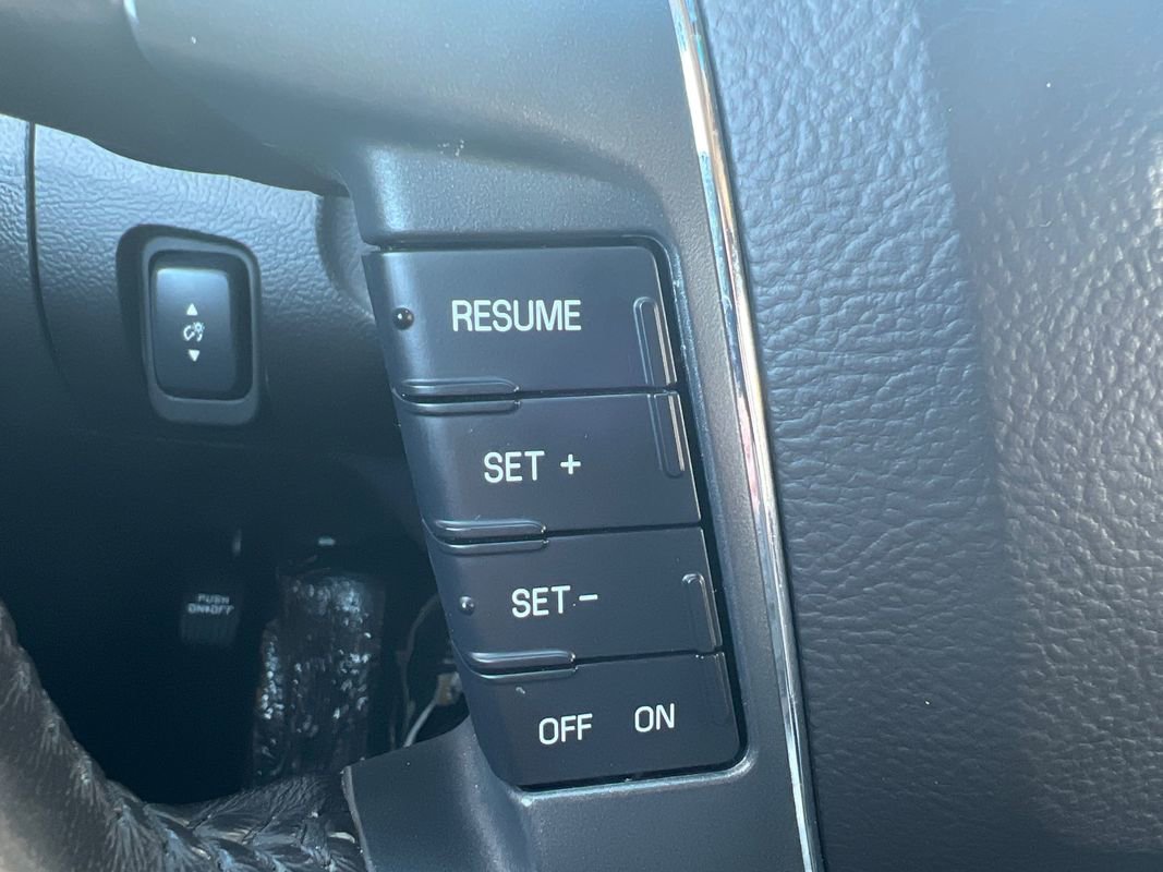 Used 2010 Ford Taurus SEL FWD image 21