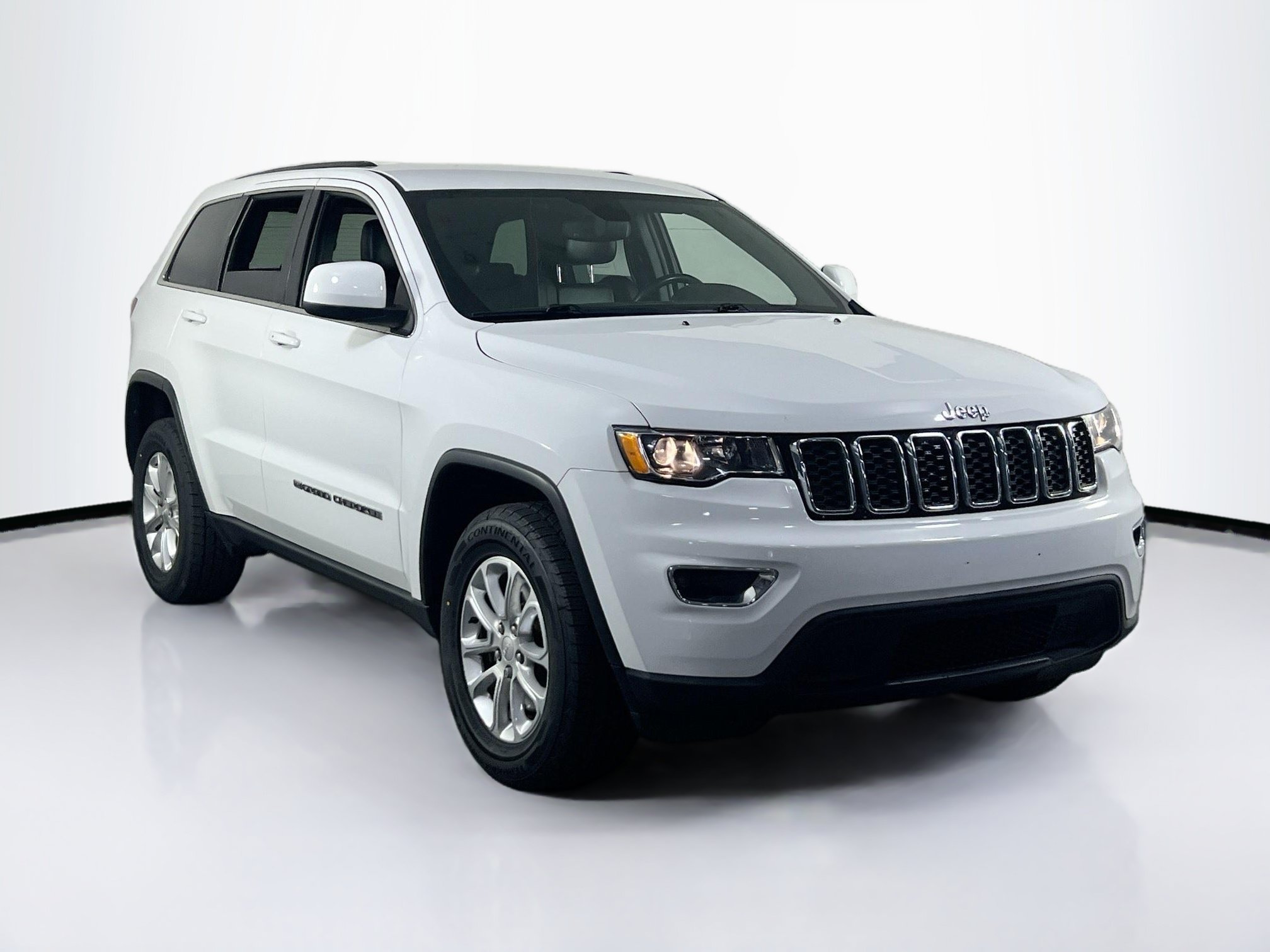 Used 2022 Jeep Grand Cherokee Laredo X AWD/4WD image 3