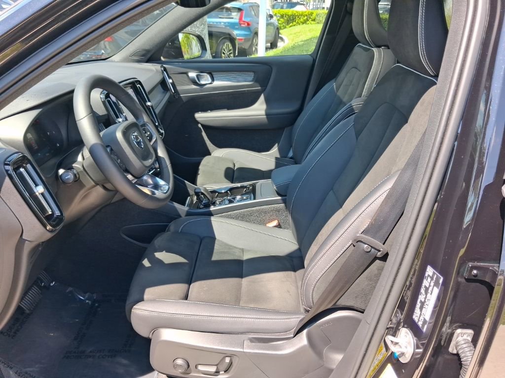 Used 2023 Volvo XC40 B5 Plus w/ Climate Package image 14