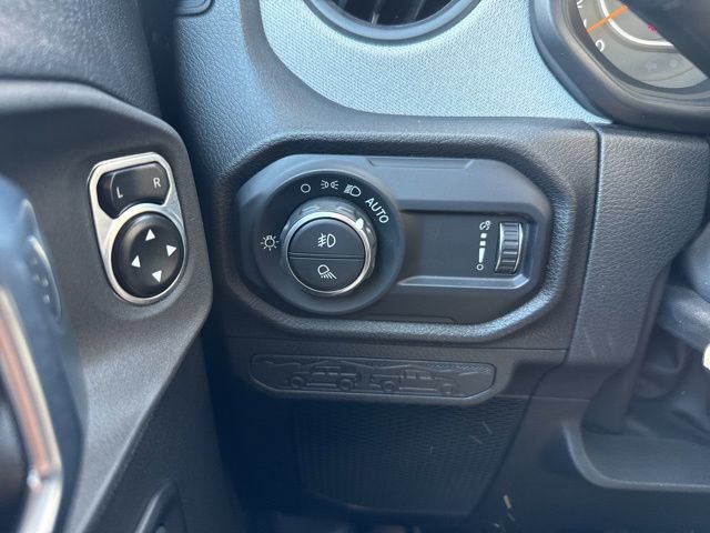Used 2024 Jeep Gladiator Sport AWD/4WD image 12