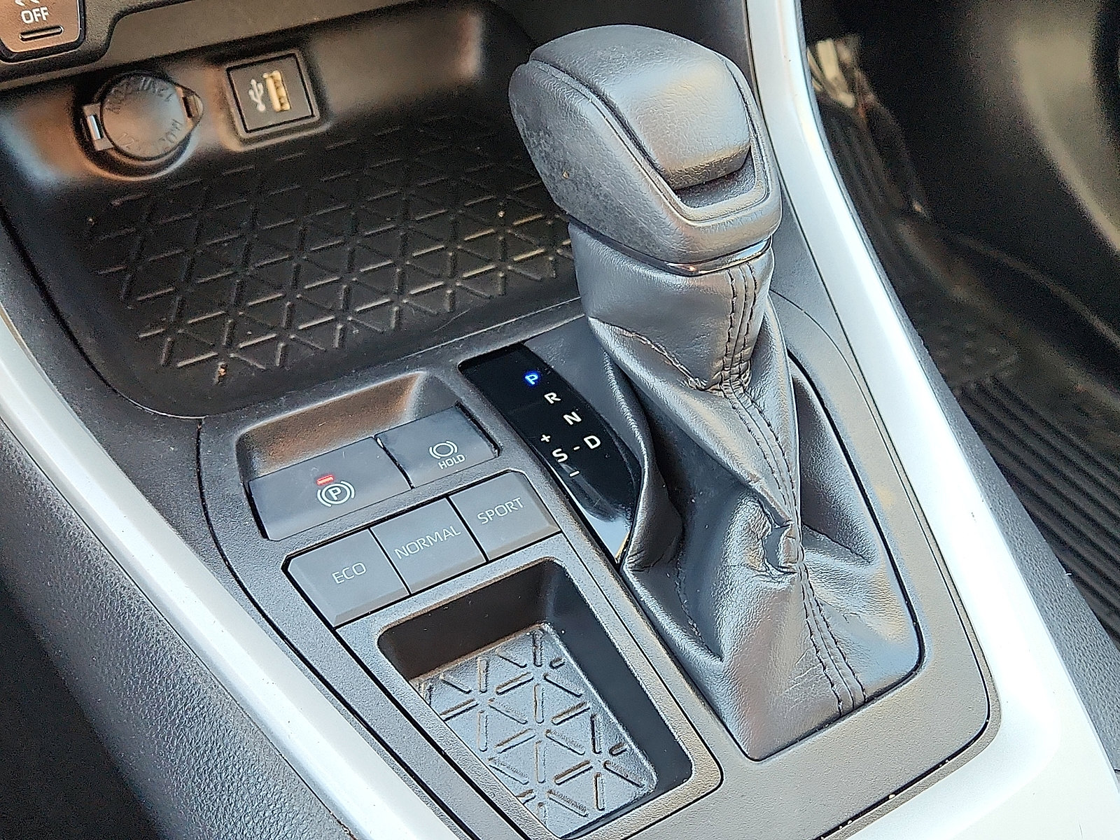 Used 2023 Toyota RAV4 LE image 14