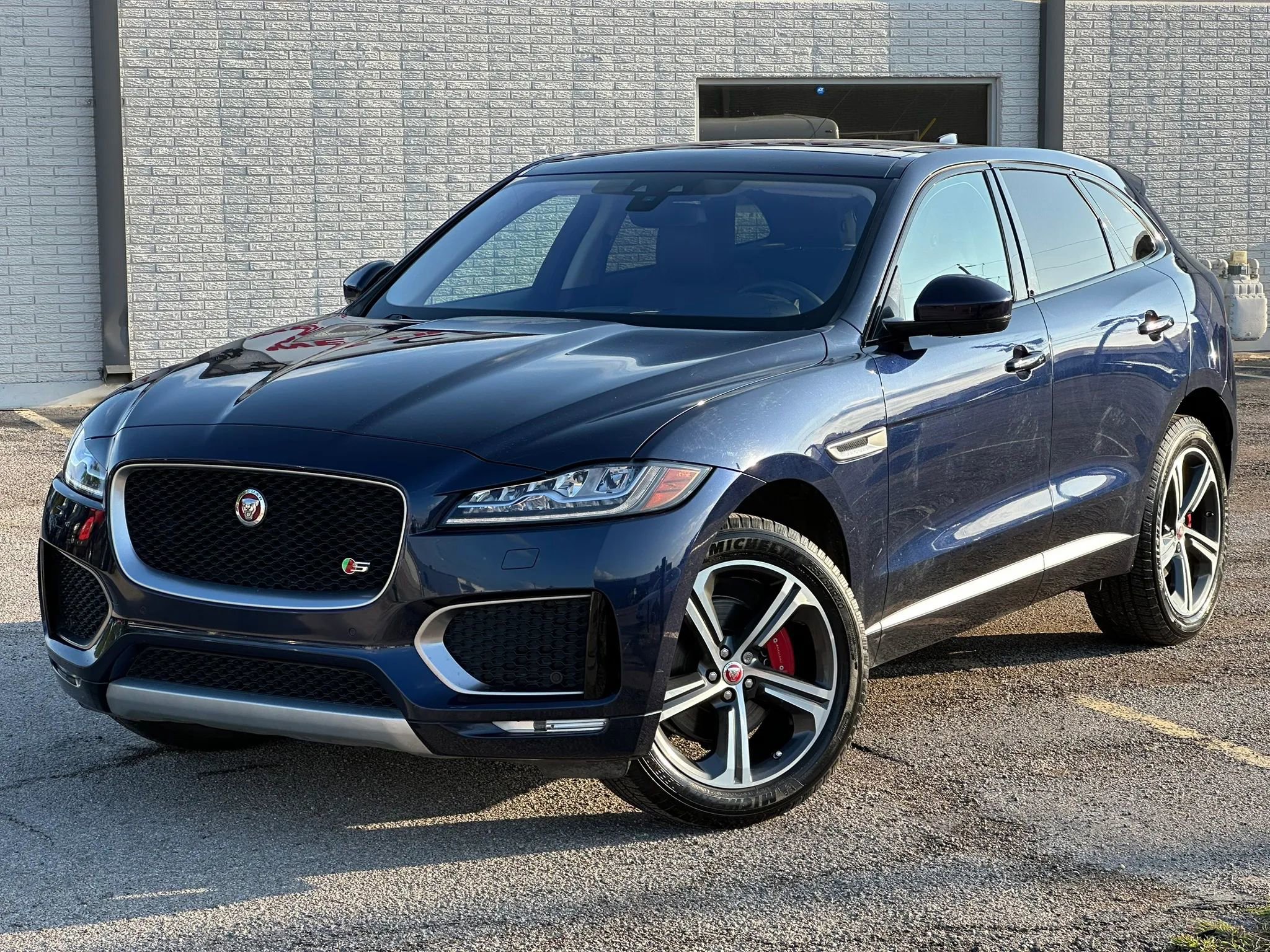 Used 2017 Jaguar F-PACE S AWD/4WD image 2