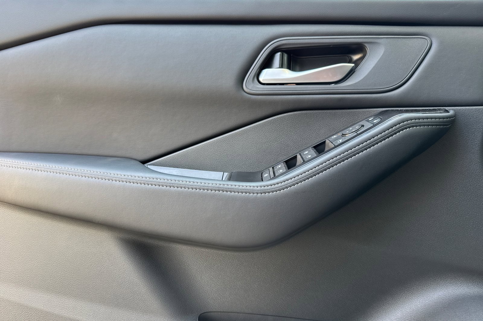 New 2026 Nissan Rogue SV image 8