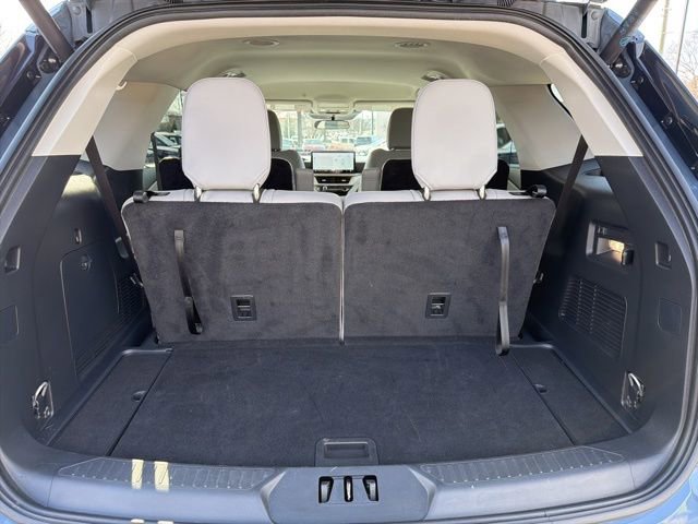 Used 2025 Ford Explorer Active w/ Active Comfort Package image 7