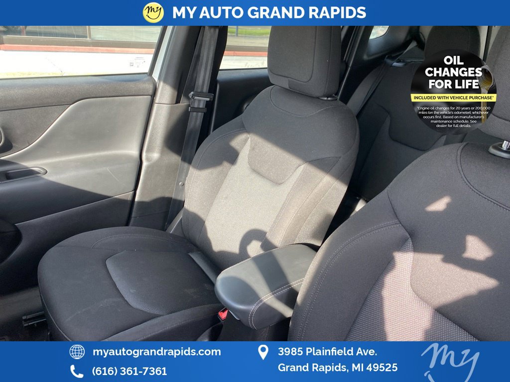 Used 2023 Jeep Renegade Latitude AWD/4WD image 15