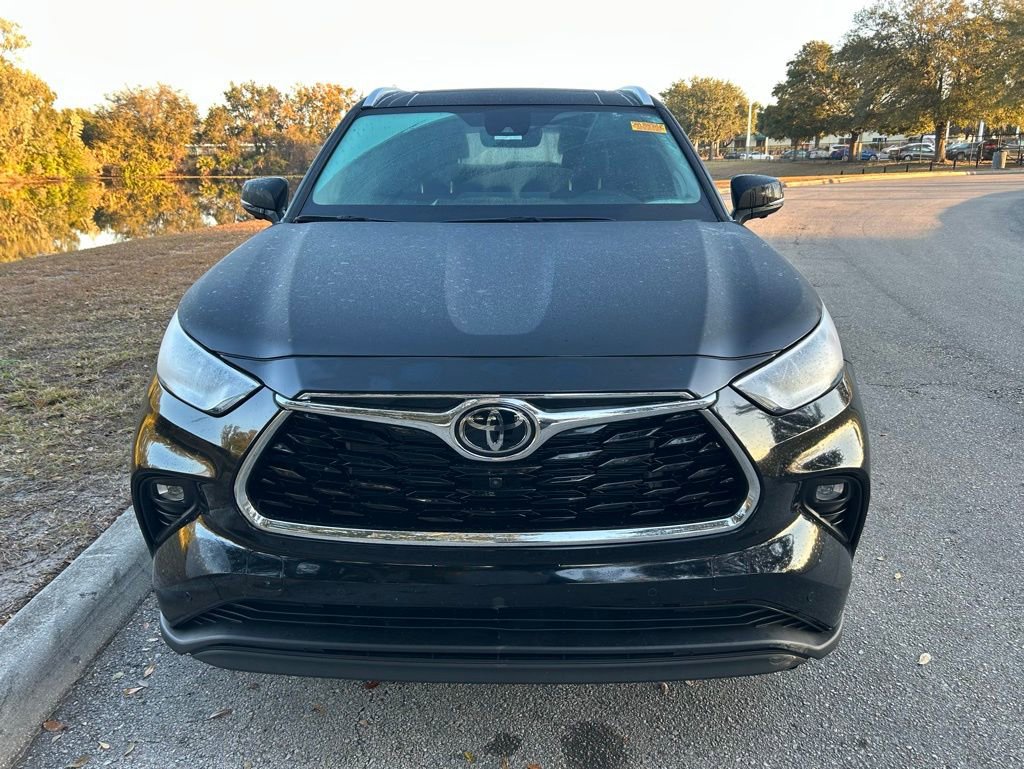 Certified 2025 Toyota Highlander Limited image 8