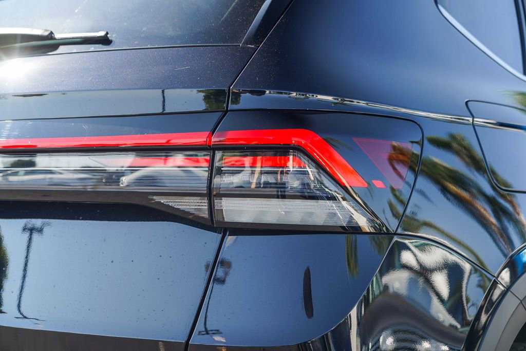 New 2025 Volkswagen Taos SE image 11