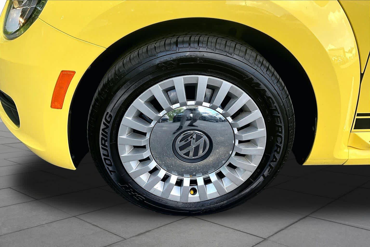 Used 2014 Volkswagen Beetle 2.5 FWD image 11